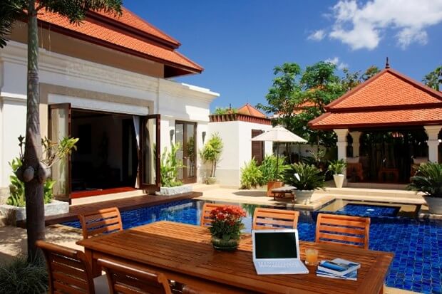 5 Ways To Stay Cool Outdoors In The Summer