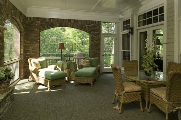 Make Sure People Come To Your Patio With These 9 Décor Items