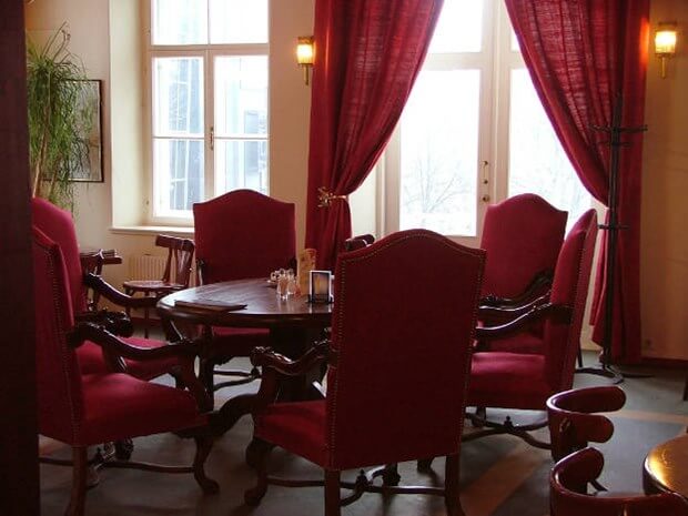 Differentiate Your Home With Popular Window Treatment Trends