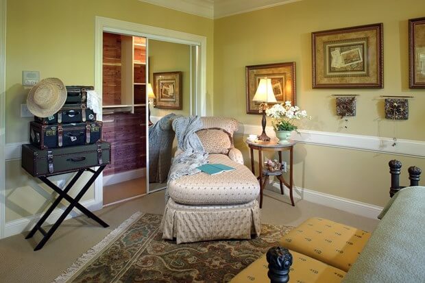 5 Must-Have Items to Create the Ultimate Woman Cave