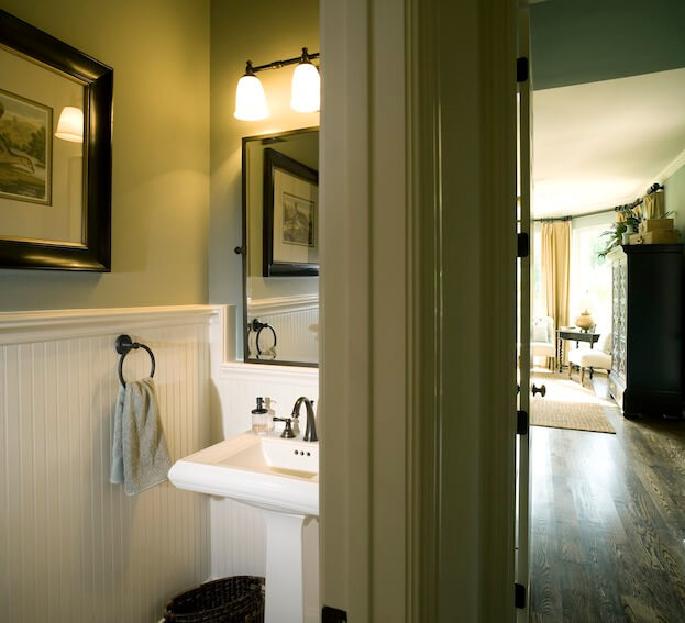 small bathroom pedestal sink